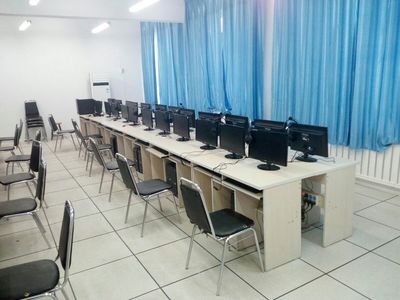 美麗校園 文智芳華 ――23中學(xué)校園環(huán)境及教育教學(xué)活動簡介